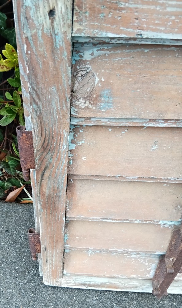 ANTIQUE WOOD SHUTTER