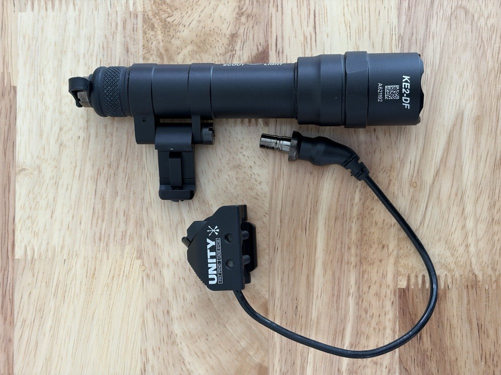 Replica SF M640 Weapon Mounted Light + Hot Button Switch
