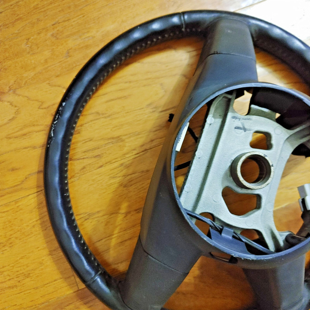 2006-2007 Dodge Charger steering wheel with controls