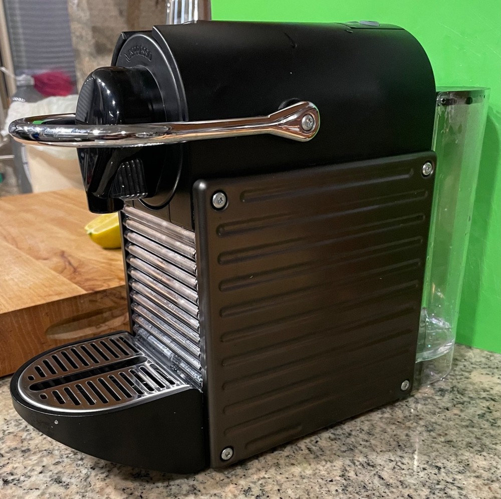 Breville Nespresso Pixie TitanModel  BEC430TTN Coffee Maker EUC