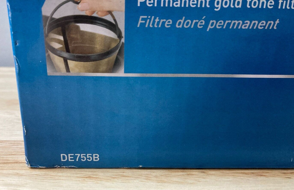 Black & Decker 12-Cup Coffee Maker Model DE755B (New Open Box)
