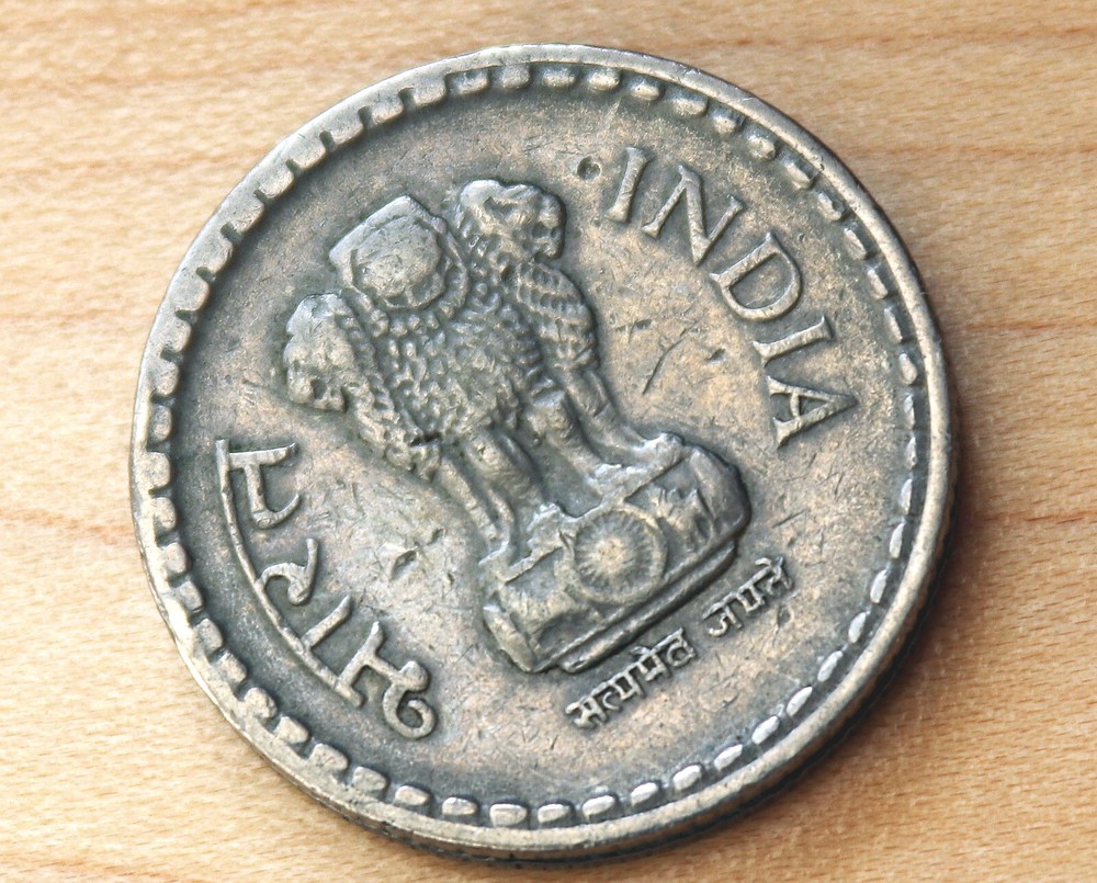 2002 India 5 Rupees Noida Mint