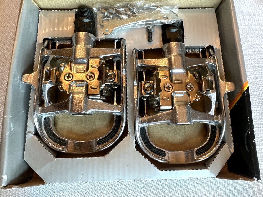 SUNLITE Clipless 41450 9/16" Silver Bicycle Pedals with Rubber Cleat NEW