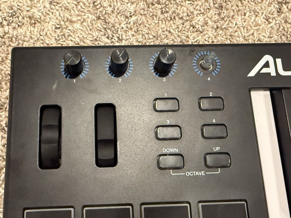 Alesis V25 25-Key USB MIDI Keyboard Controller w/ Pads & Knobs (No PWR Cord)
