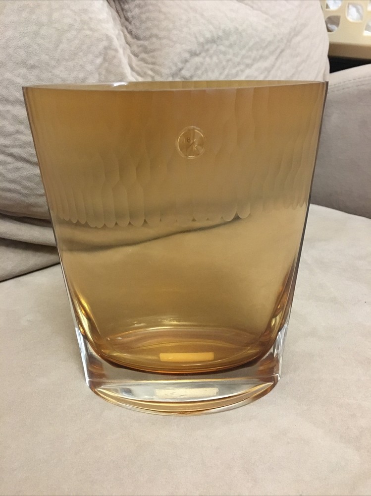 ei8teen karat chisel vase amber