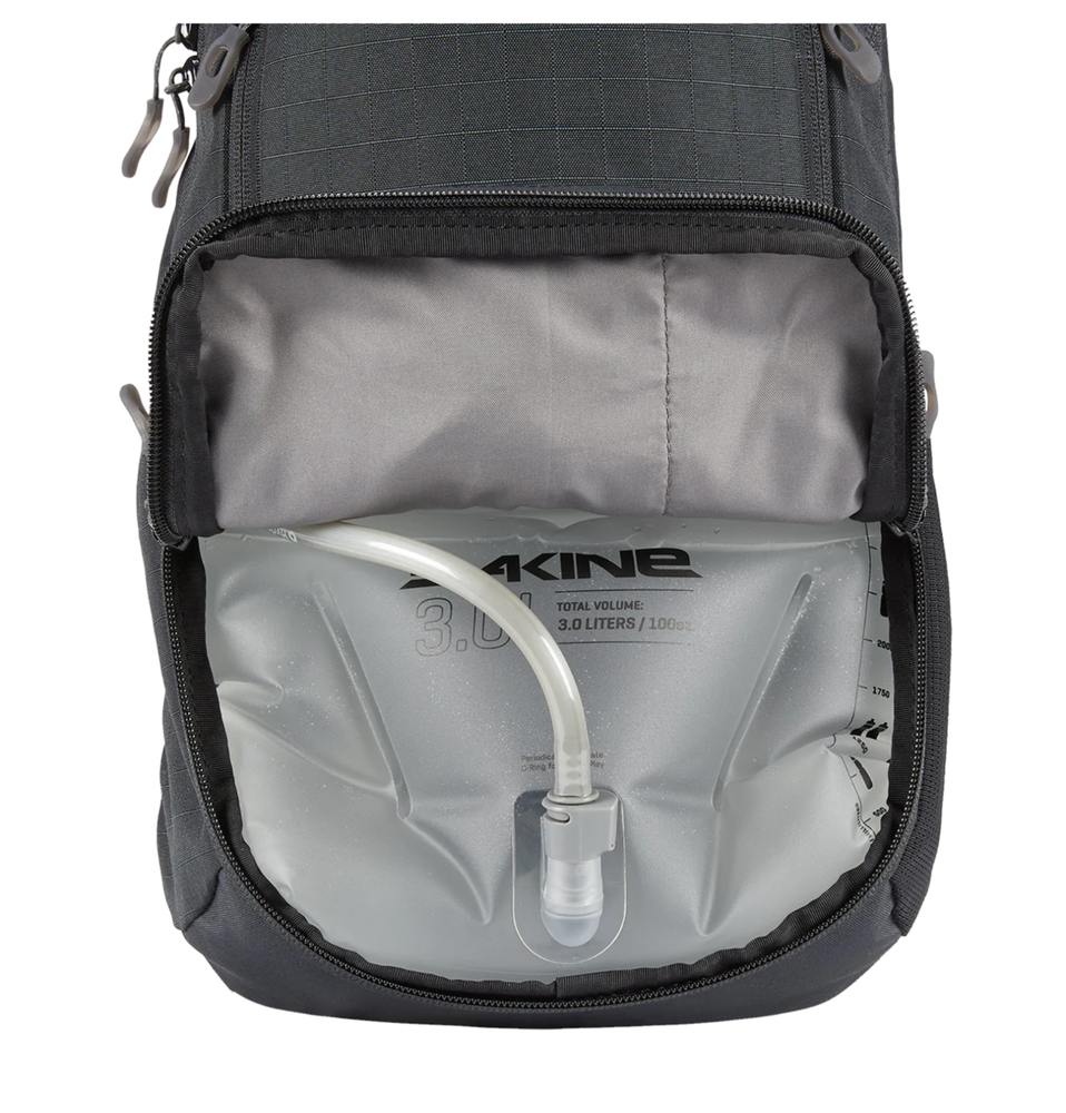 Dakine Mens Syncline 12L Hydration Pack Backpack Black