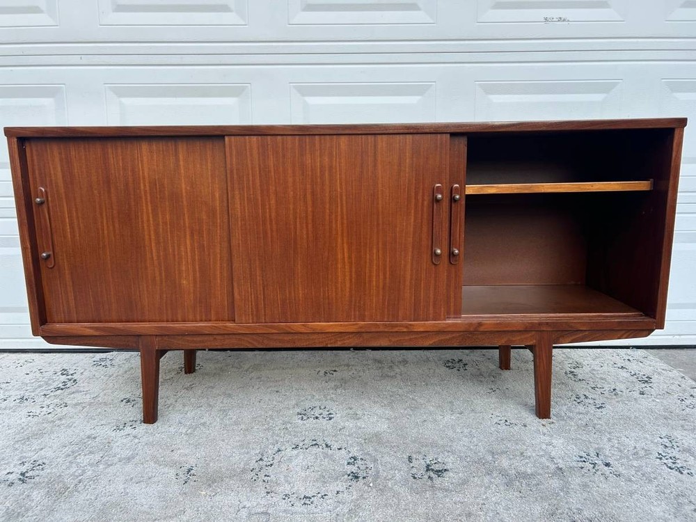 Mid Century Modern Credenza/Sideboard/Buffet