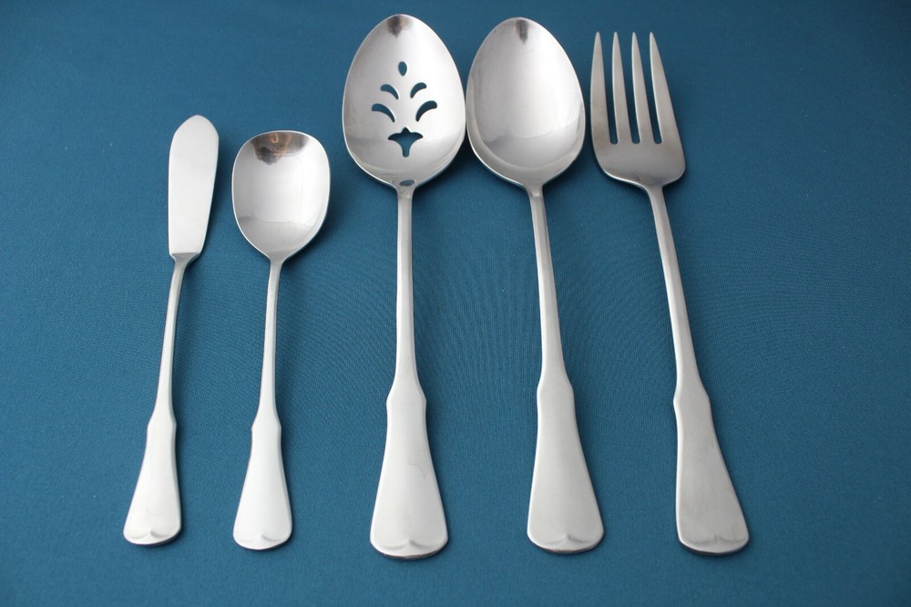 Oneida PATRICK HENRY Serving (5pc Set) Fork Tablespoon Pierced Sugar Community