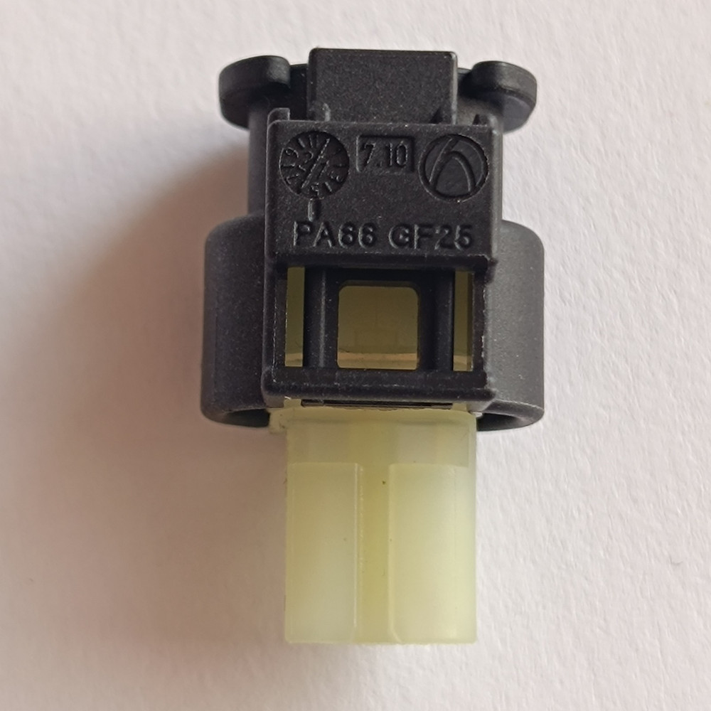 BMW connector 7576081-02