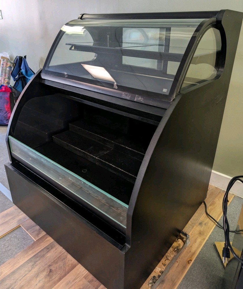 Structural Concepts Encore Refrigerated MODEL HOU3852R Self Serv Dual Zone