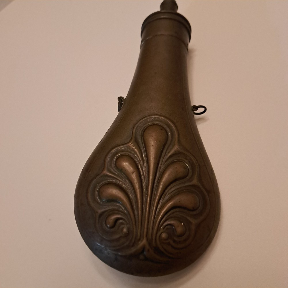Civil War Peroid Brass Powder Flask Near Mint Condition Warly Shell Designe