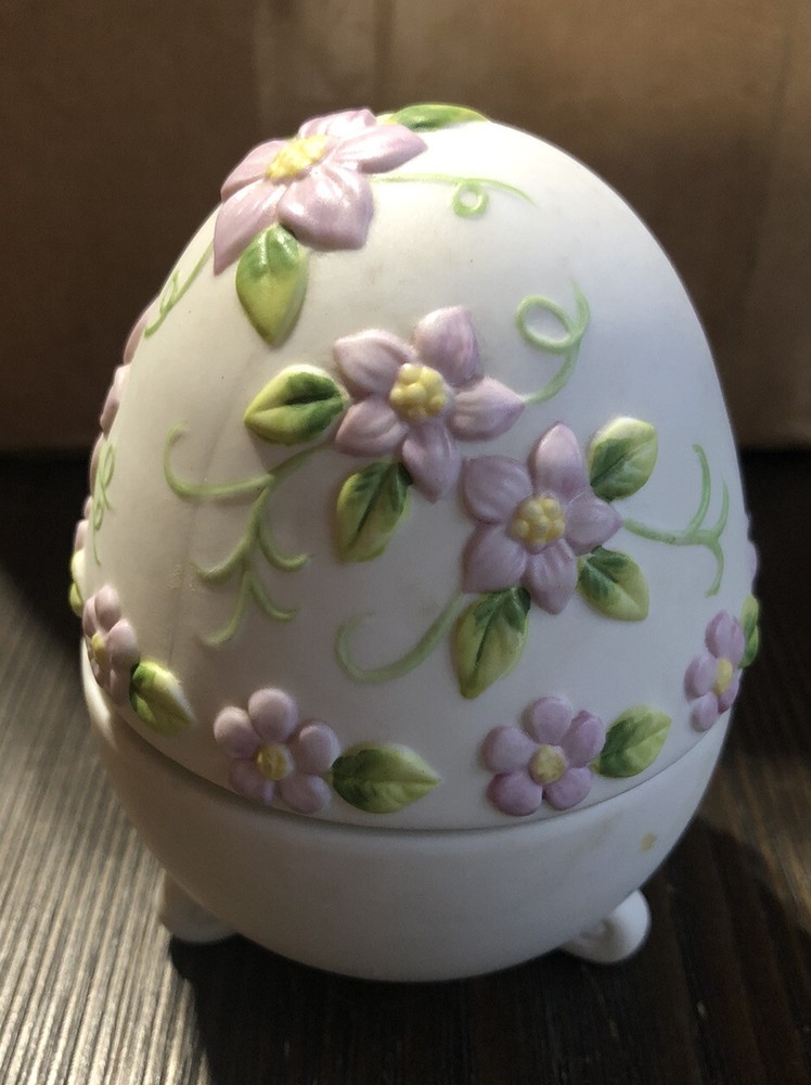Vtg Porcelain Egg With Chick & Easter Eggs Inside By George Good