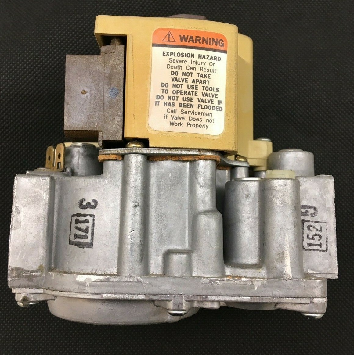 Honeywell VR8205H8016 HVAC Furnace Gas Valve Rheem Ruud 60-22866-01 used #G26