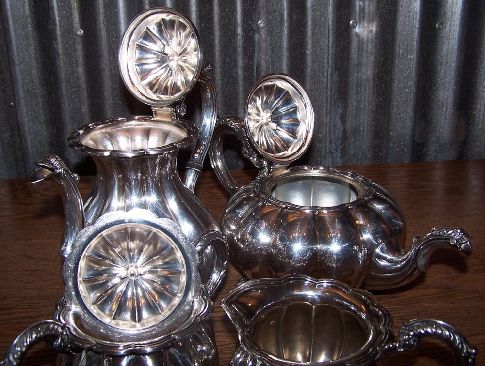 Vintage Melon Pattern Silverplate Coffee & Tea Service w Melon Bakelite Finials