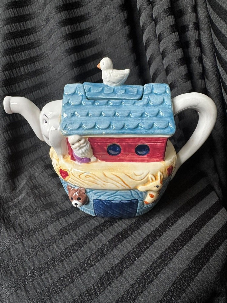 YOUNG'S NOAH'S ARK ELEPHNAT TRUNK TEAPOT HANDPAINTED