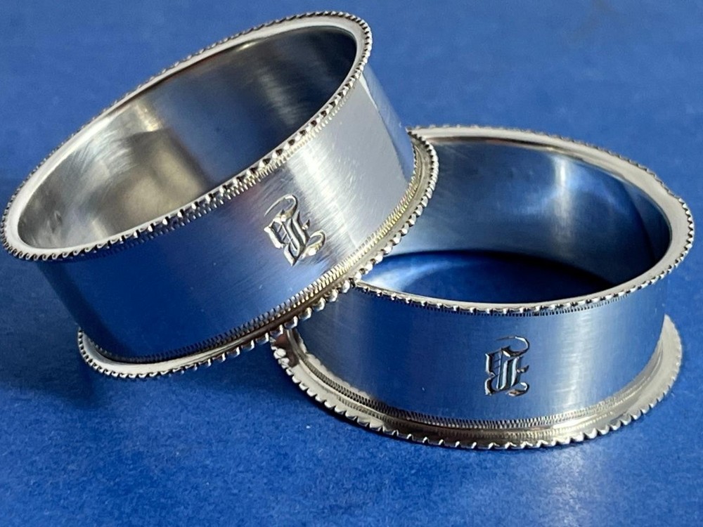 BOXED PAIR ANTIQUE VICTORIAN SOLID SILVER NAPKIN RINGS LON 1886