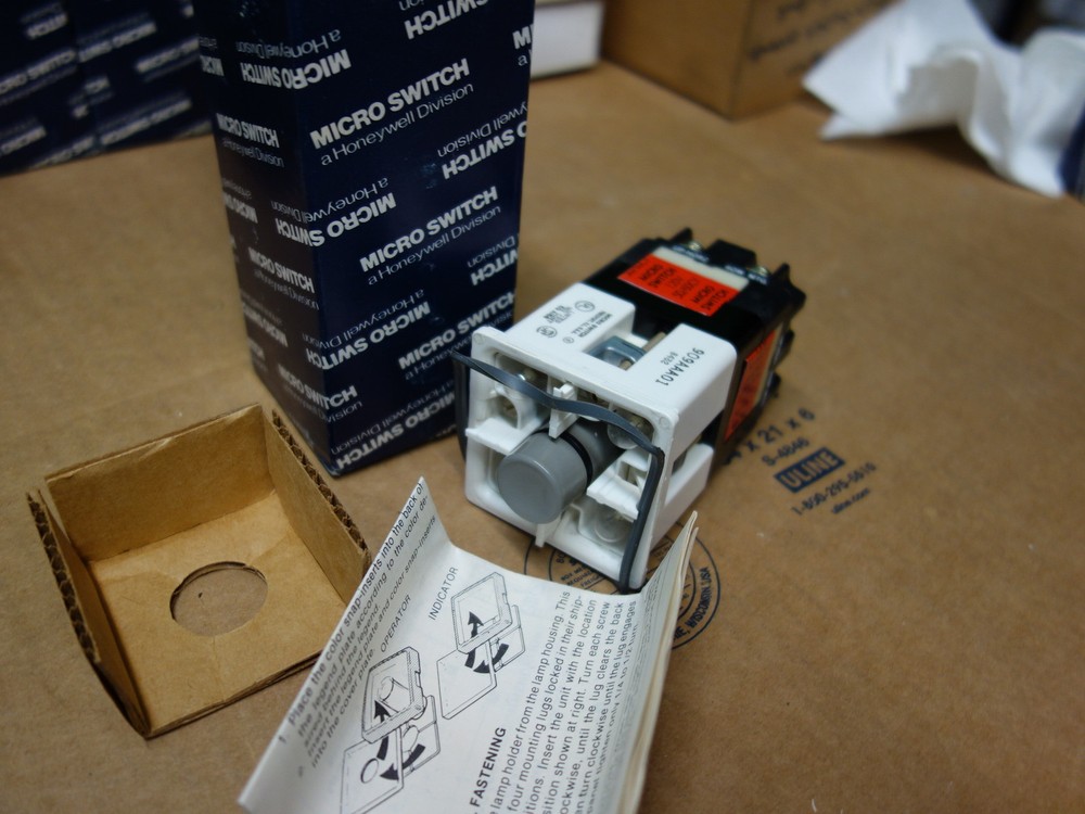 Honeywell Micro Switch 909AAA01 *  NEW