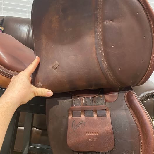 17” Pessoa Close Contact Jumping Saddle- Medium Tree