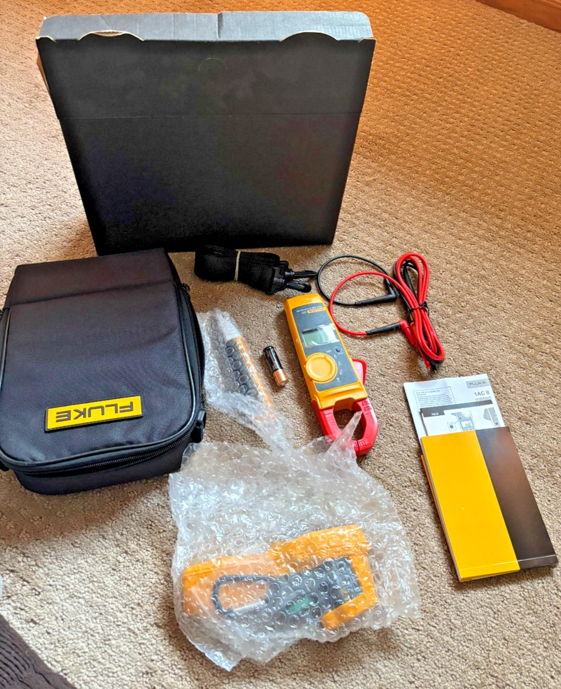 NEW Fluke 62 MAX+/323/1AC IR Thermometer, Clamp Meter and Voltage Detector KIT