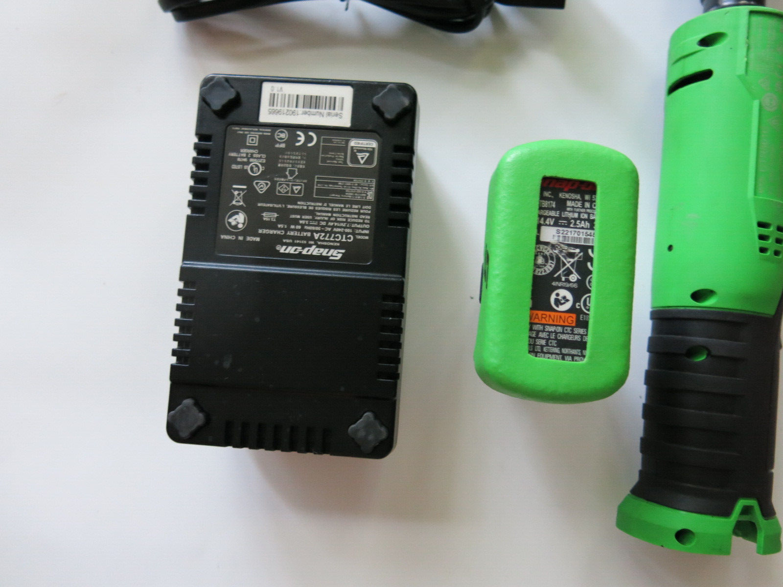 Snap-On CTR861 Green 3/8" 14.4v Cordless Ratchet Battery & Charger Set Nice