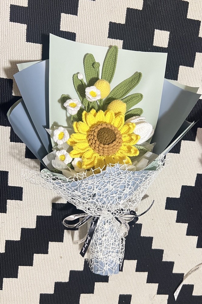Crochet yarn bouquet