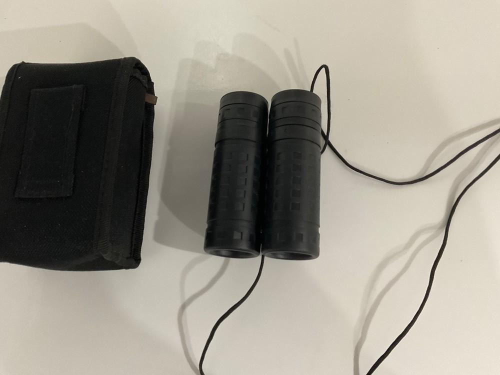 Carson Binoculars 8x21 366 Feet / 1000 Yards With Case