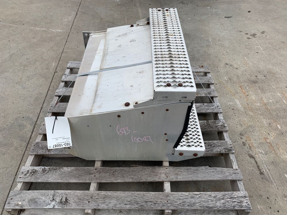 2013 Peterbilt 386 Tool Box (693-10087)