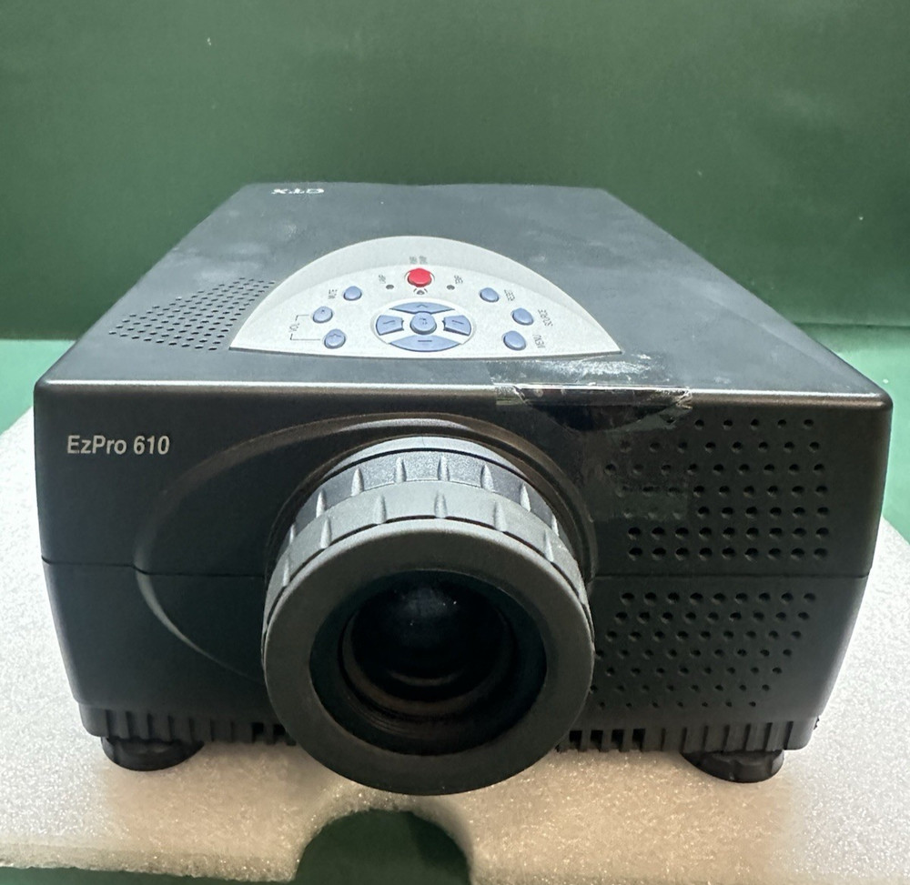 CTX EzPro 610 LCD Projector – Powers On, Case + AC Adapter Included