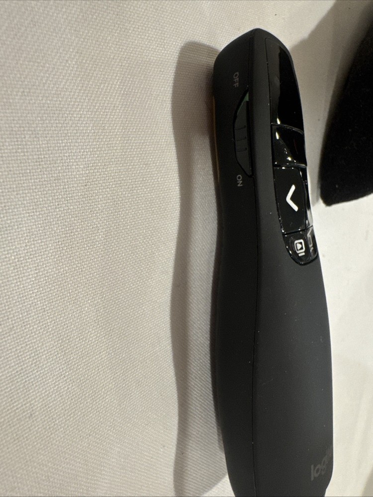 Used Logitech R400 Laser Presentation Remote - Black
