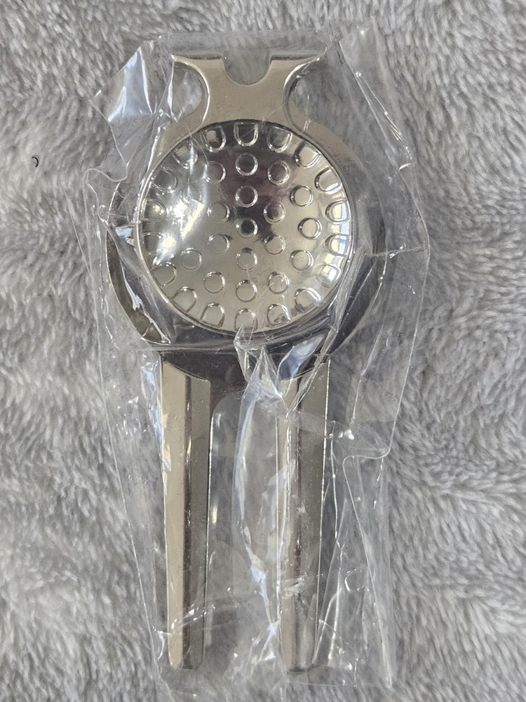 Johnnie Walker Golf Divot Tool