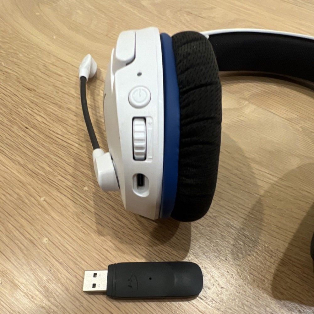 HyperX Cloud II Wireless Gaming Headset White USB Boom Mic Adjustable Headband