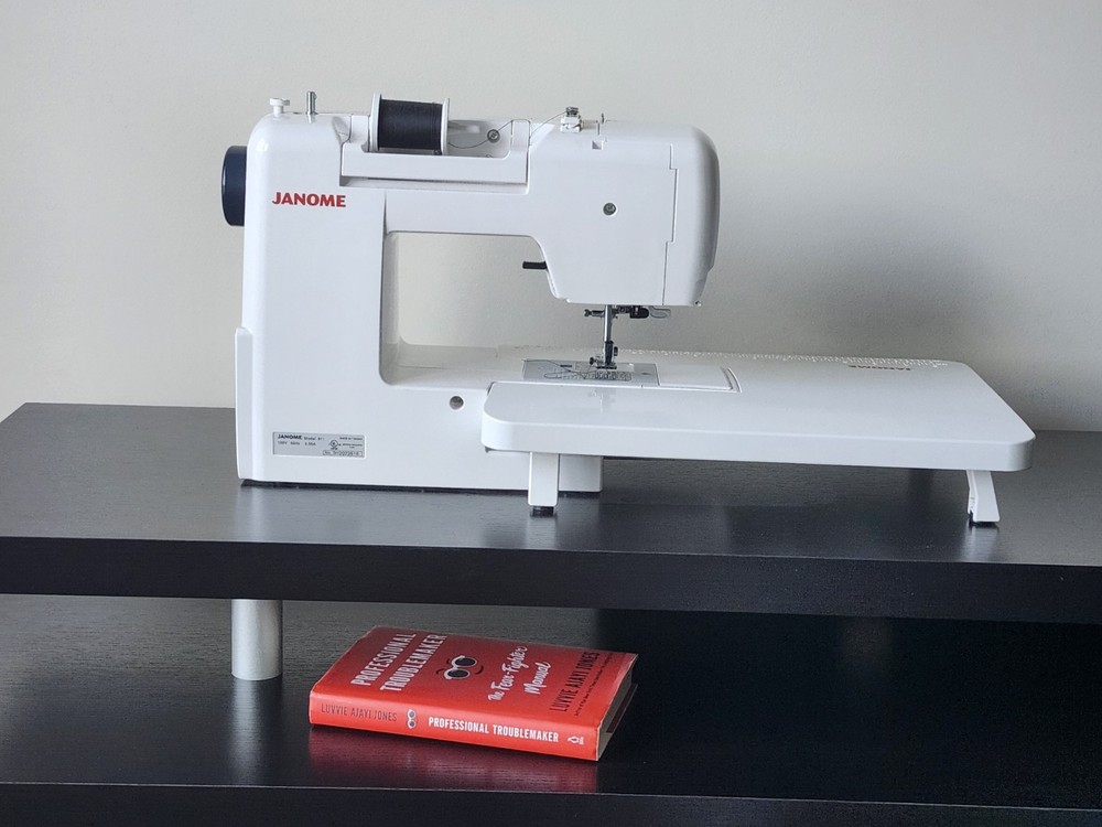 Janome JW 8100 Fully-Featured Computerized Sewing Machine w/ Carrying Case