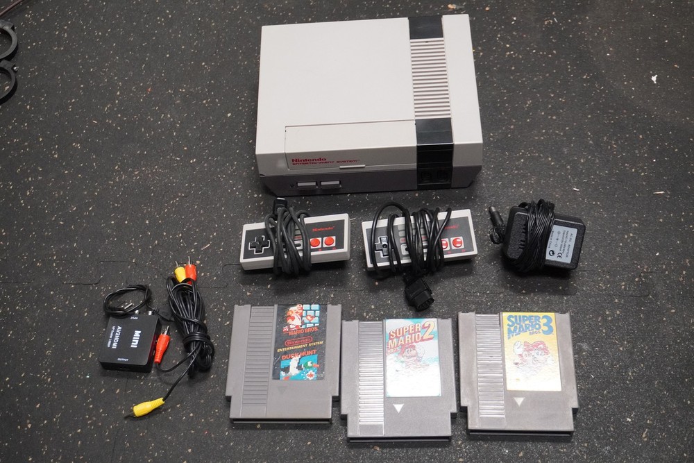 Original Nintendo Entertainment System NES Bundle w/  Super Mario 2 3 Games