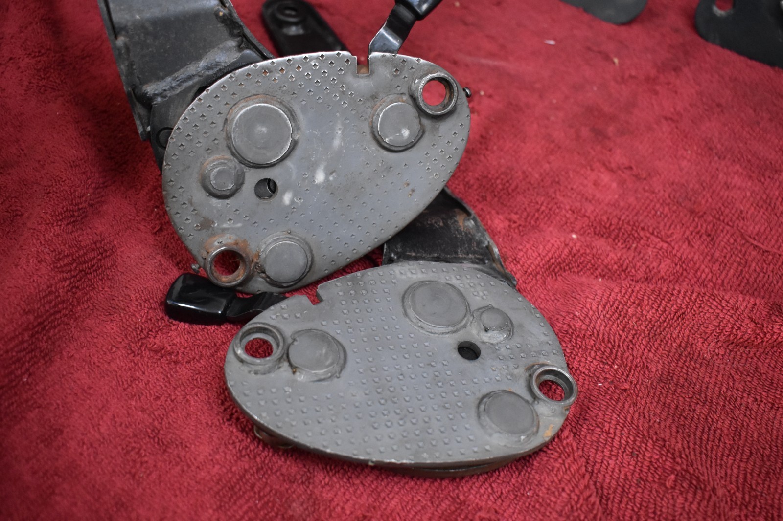 72-76 Datsun 240Z 260Z 280Z LH + RH driver passenger seat hinge set OEM used