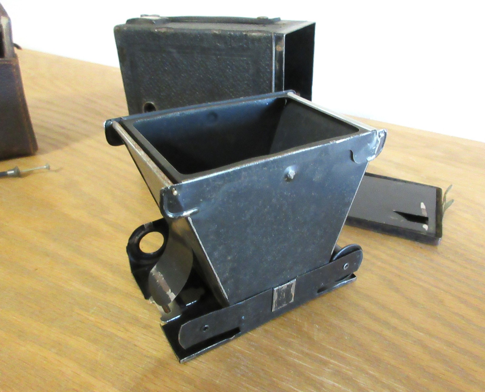 (O) Balda Rollbox Camera w/ Leather Case and Remote Cable Thread, 1930s