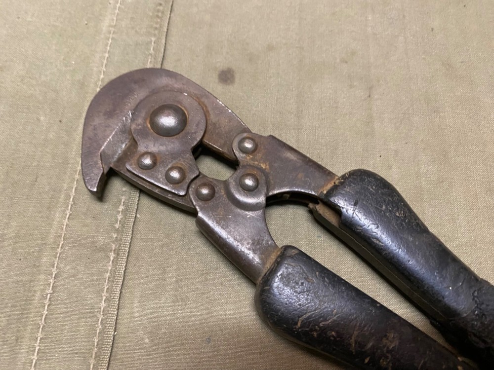 ORIGINAL WWII US ARMY M1938 WIRE CUTTERS-DATED 1945