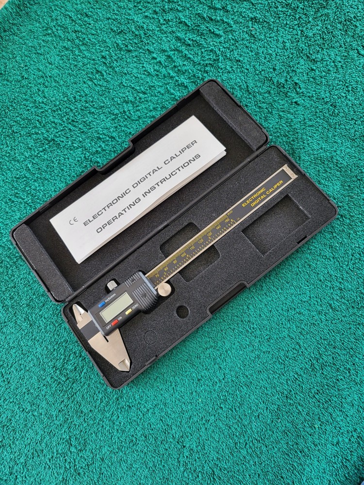 ELECTRONIC DIGITAL CALIPER IN ORIGINAL CASE WITH INSTRUCTION SHEET