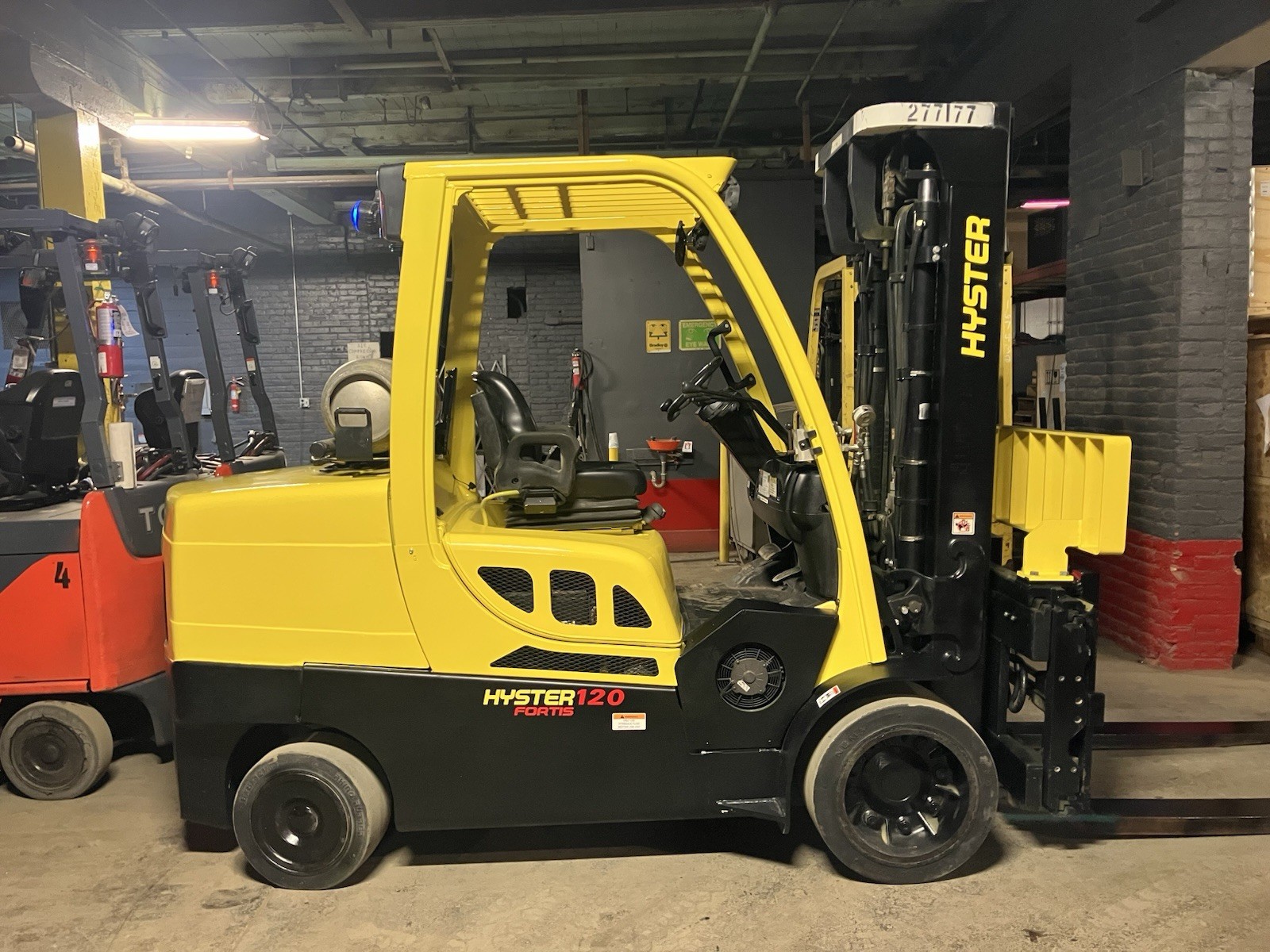 2017 Hyster 12000 LB Forklift with SS/FP and 3 Stage Mast only 6400 Hours