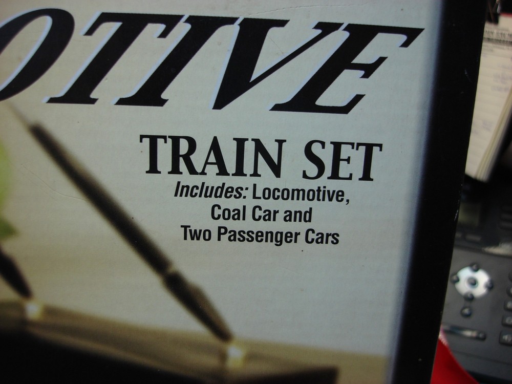 DESKTOP LOCOMOTIVE TRAIN SET - FELDSTEIN & ASSOC. - COMPLETE & GREAT CONDITION