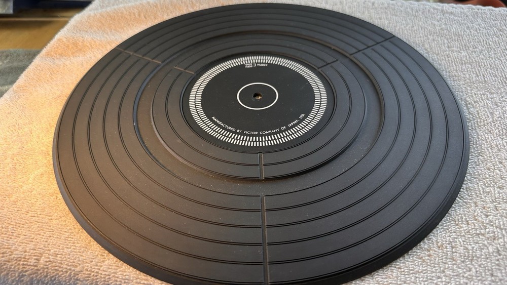 JVC Turntable Mat W/Strobe Disc