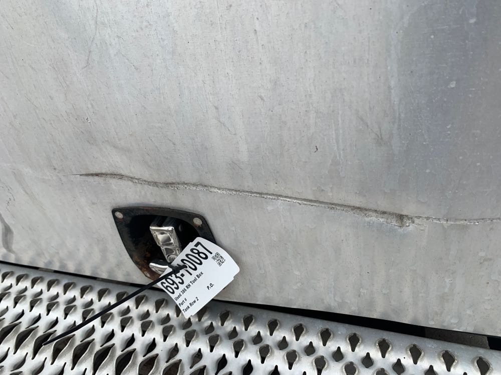 2013 Peterbilt 386 Tool Box (693-10087)