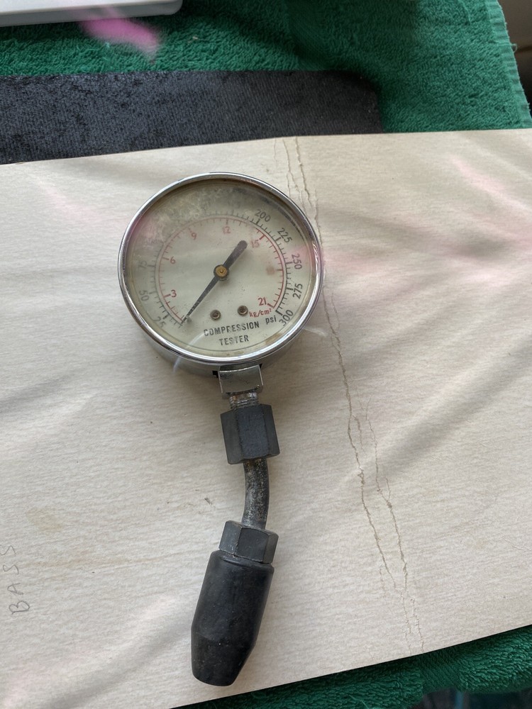 vintage 0-300 PSI compression tester untested  used
