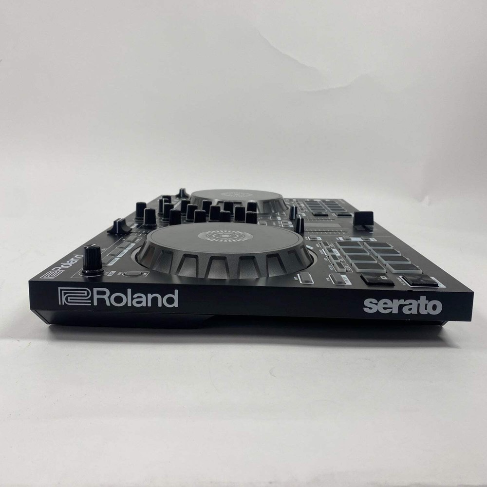 Roland DJ Serato DJ Controller DDJ-SR2