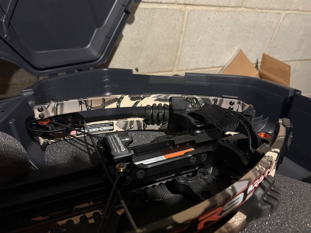 Ravin R9 Crossbow- Lightly used- Package includes