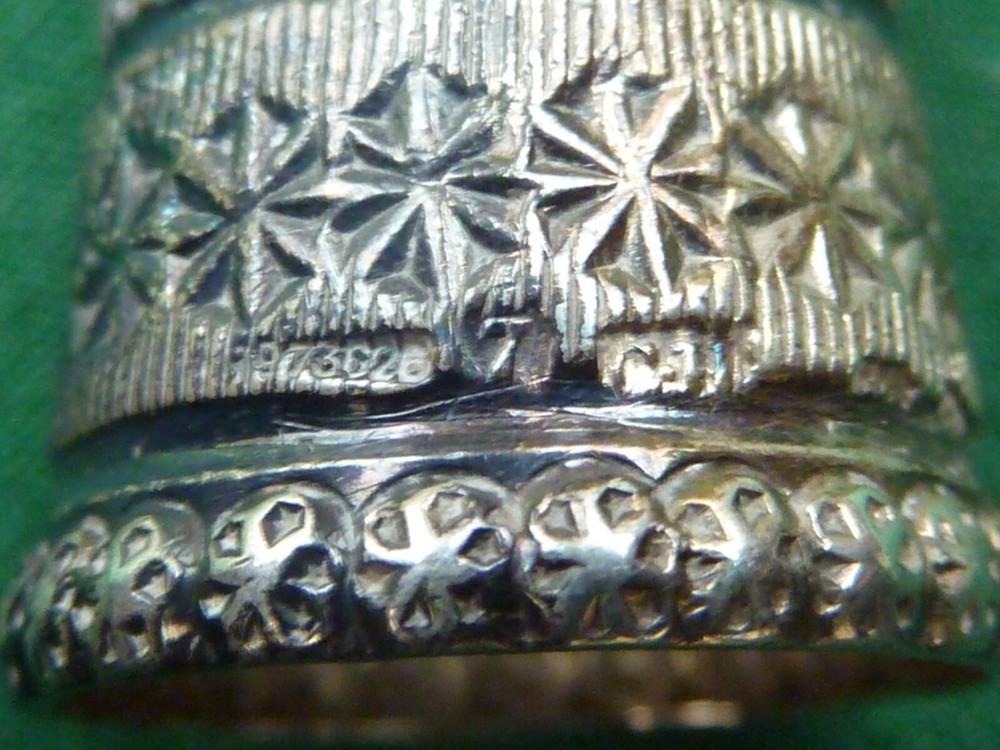 VINTAGE SIZE 7 SILVER THIMBLE