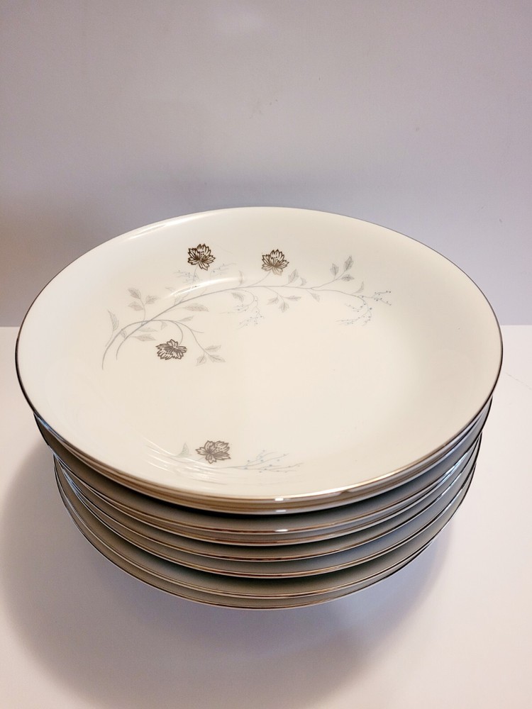 Arlen Fine China 8 Piece Set