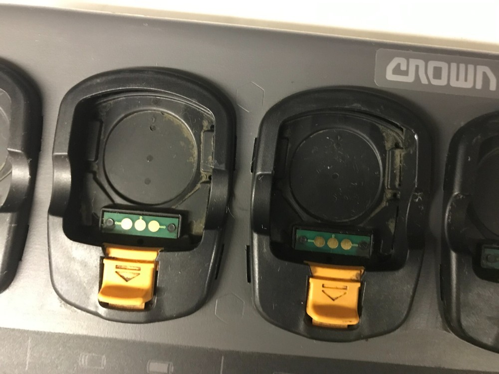 Crown 6-Space QuickPick Remote Operator Charger 148389