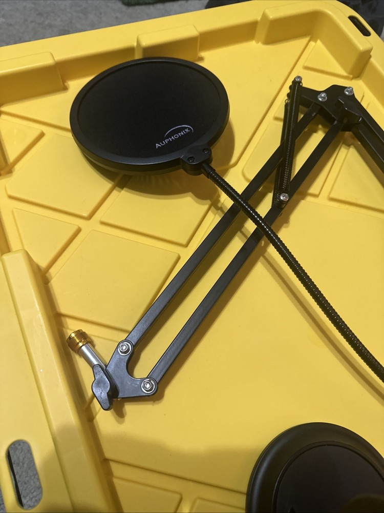 Logitech Blue Yeti USB Microphone Multi-Pattern Gaming Streaming Podcasting