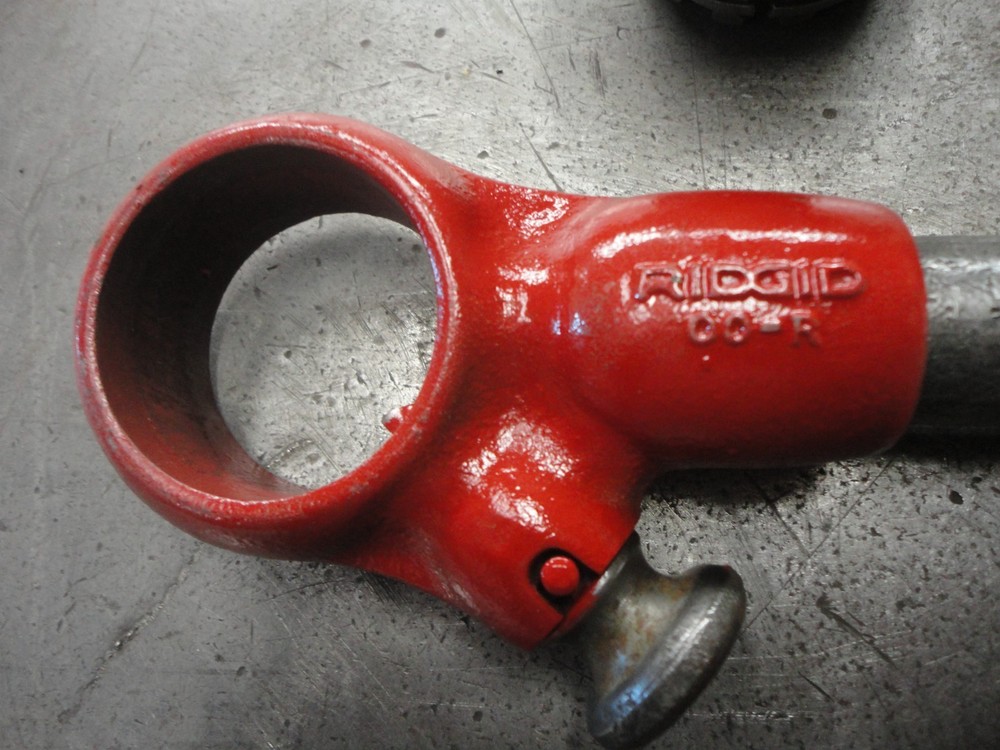 RIGID 00-R Pipe Threading unit & "TWO" Dies 3/4" & 1"