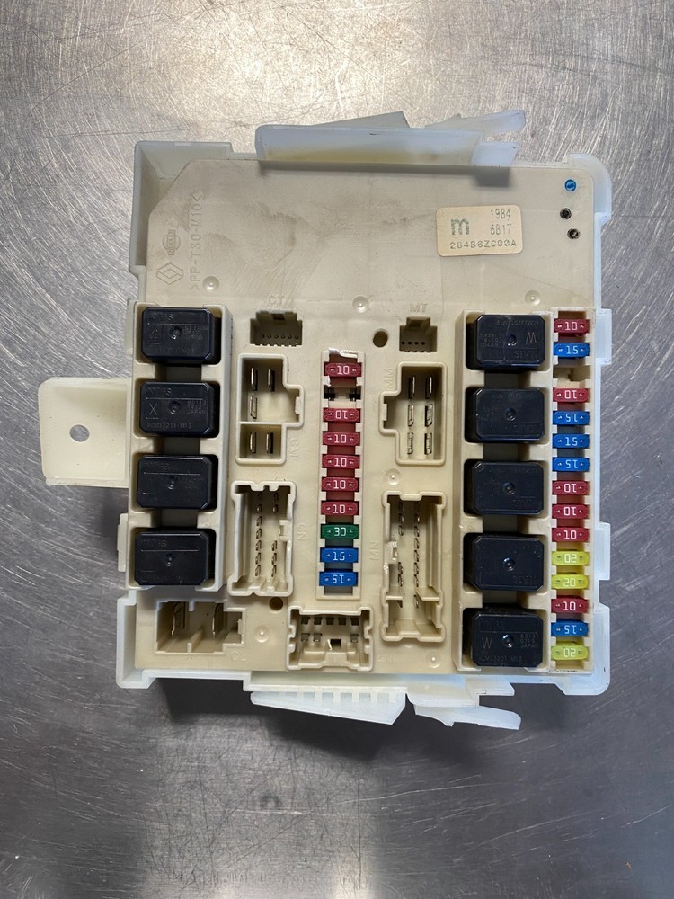 2006 TITAN Distribution Relay Module Fuse Box 284B6ZC00A